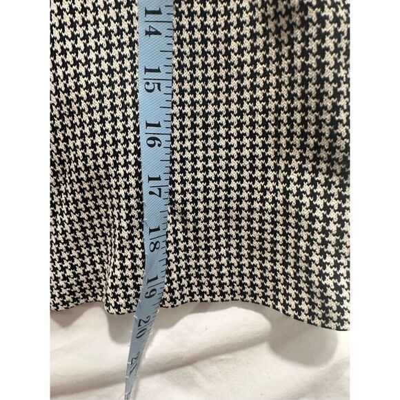 Gorgeous St. John Collection Black & White Jacket, size 4 - Picture 6 of 7